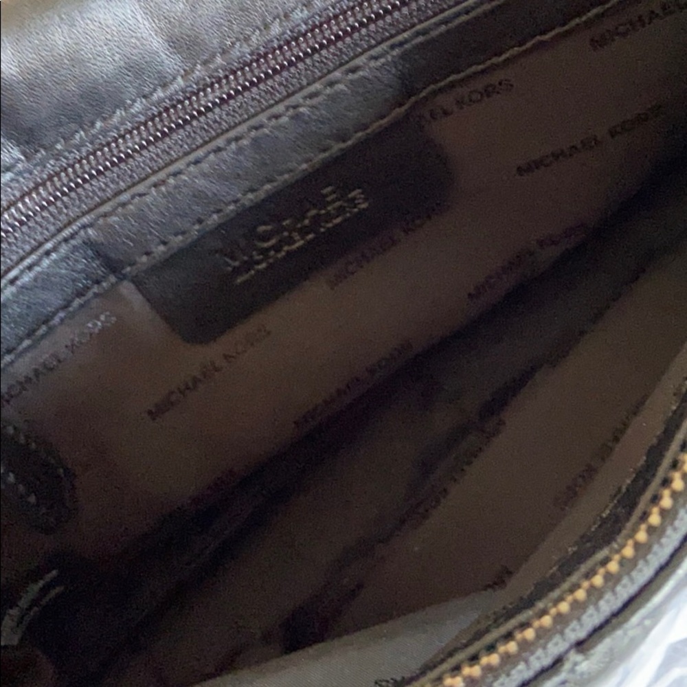 Michael Kors Crossbody 🦋🦋 - Picture 6 of 8